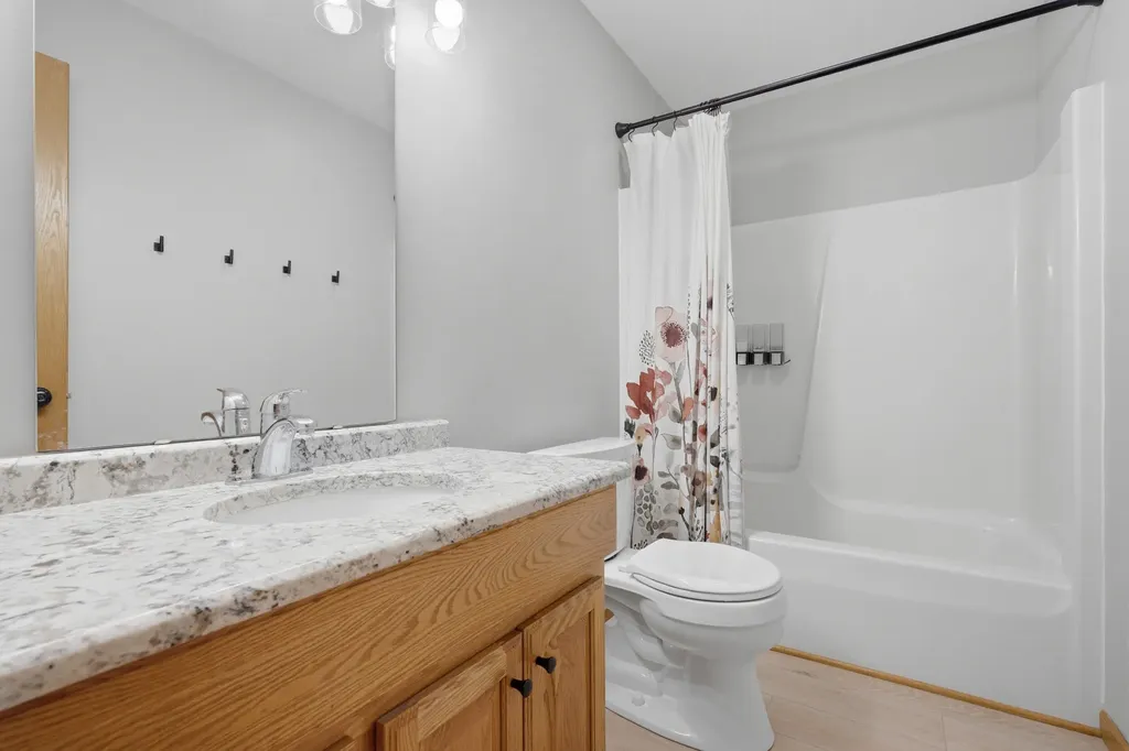 2237 Hickory Hills Road Muscatine IA 52761