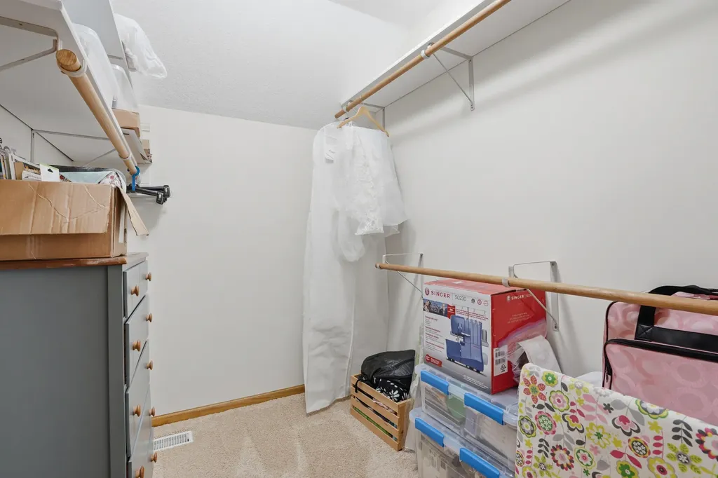 2237 Hickory Hills Road Muscatine IA 52761