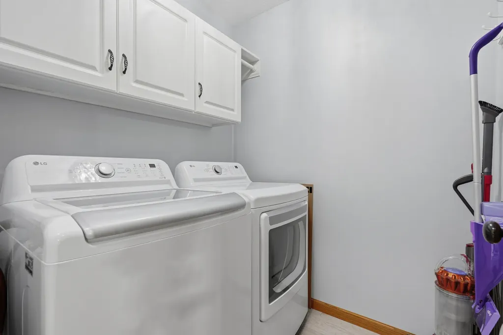 2237 Hickory Hills Road Muscatine IA 52761