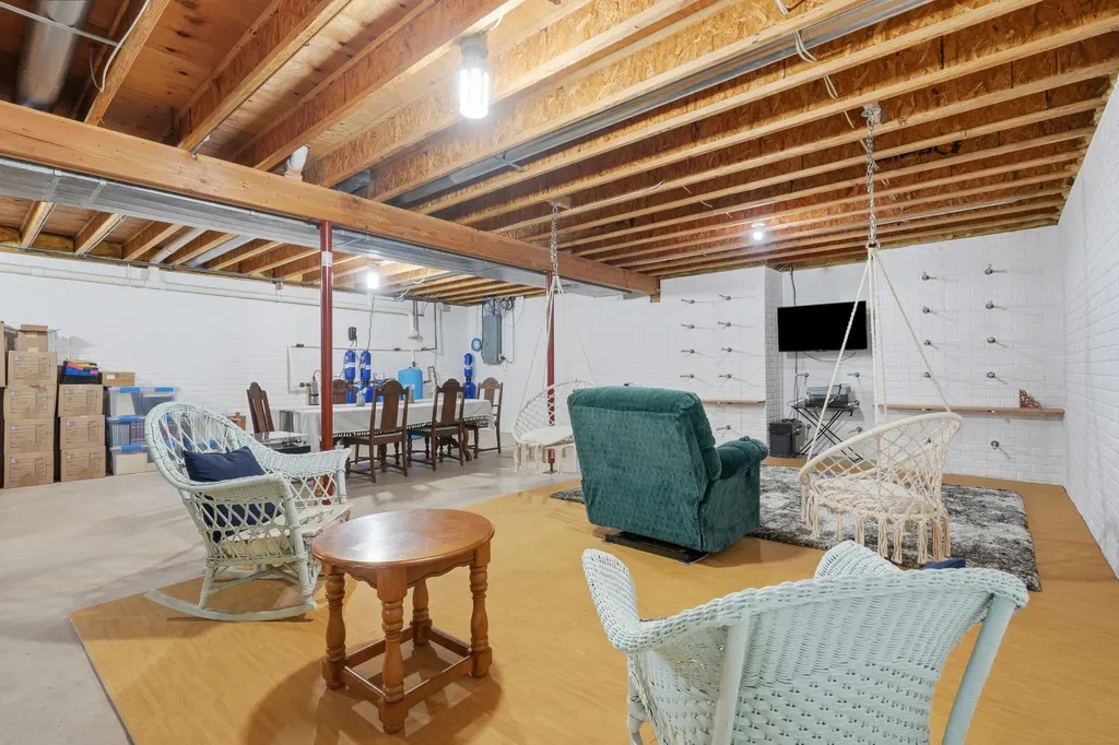 2237 Hickory Hills Road Muscatine IA 52761