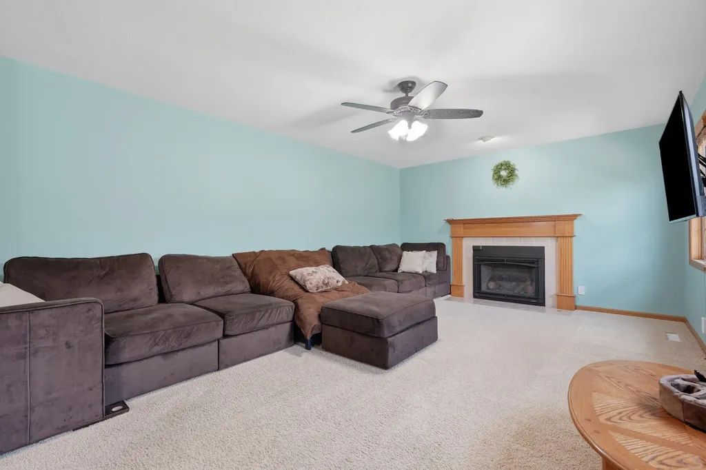 2237 Hickory Hills Road Muscatine IA 52761