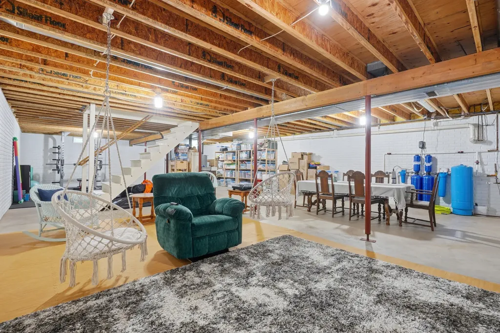 2237 Hickory Hills Road Muscatine IA 52761