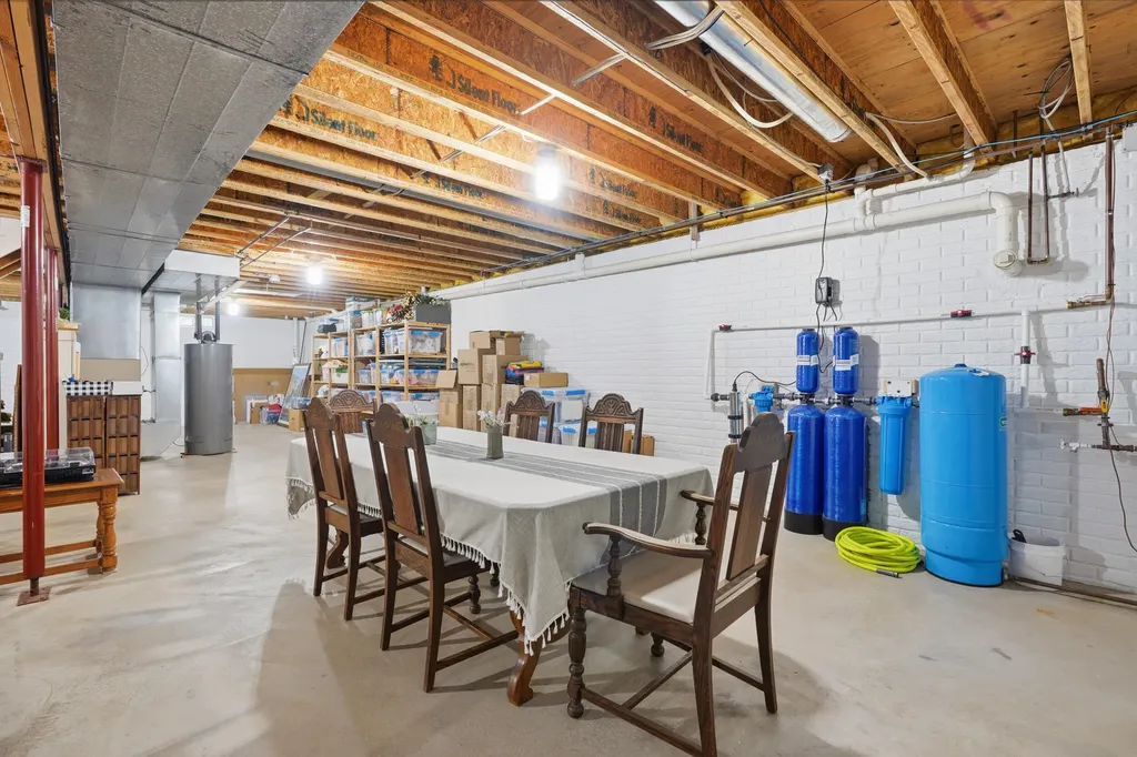 2237 Hickory Hills Road Muscatine IA 52761