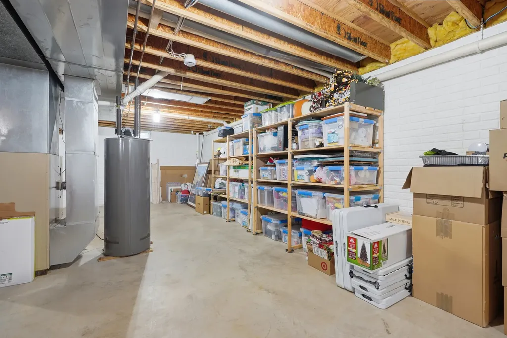 2237 Hickory Hills Road Muscatine IA 52761