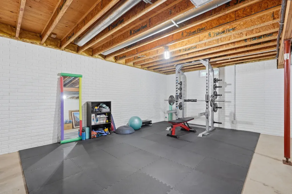 2237 Hickory Hills Road Muscatine IA 52761