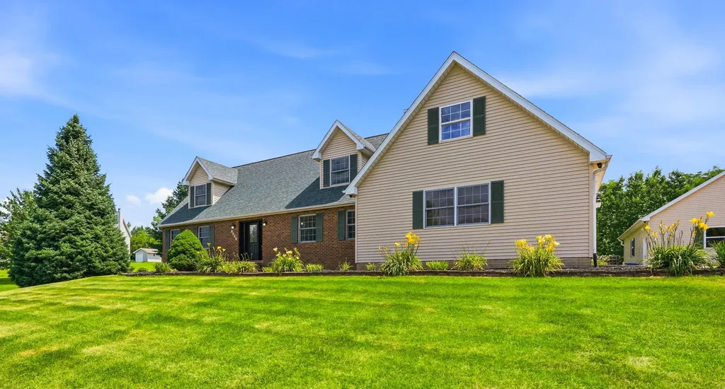 2237 Hickory Hills Road Muscatine IA 52761