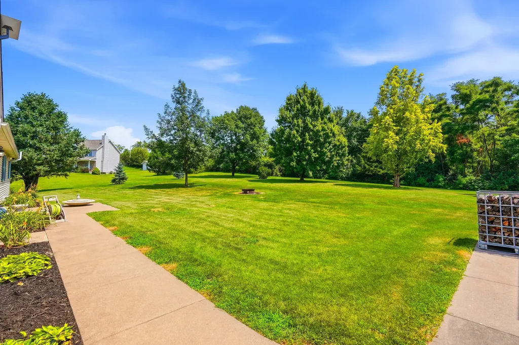 2237 Hickory Hills Road Muscatine IA 52761