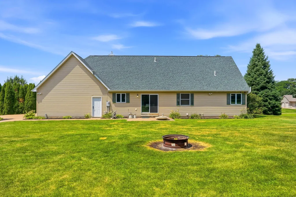 2237 Hickory Hills Road Muscatine IA 52761