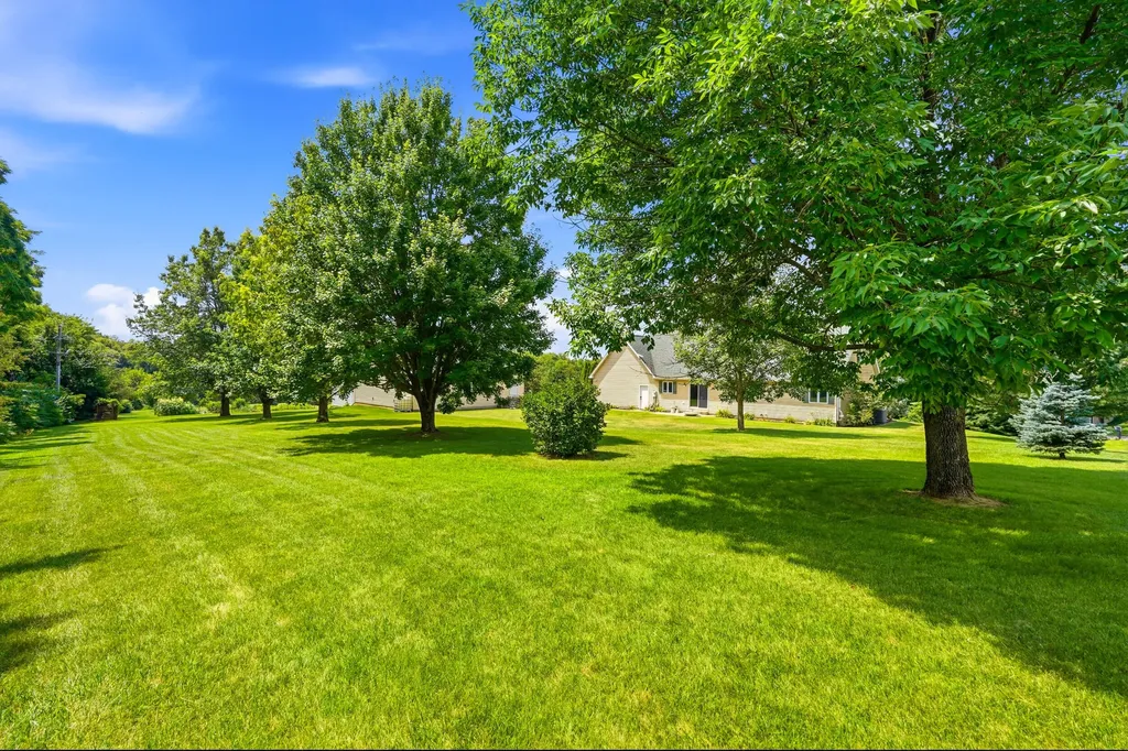 2237 Hickory Hills Road Muscatine IA 52761
