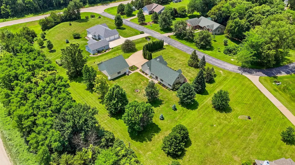 2237 Hickory Hills Road Muscatine IA 52761