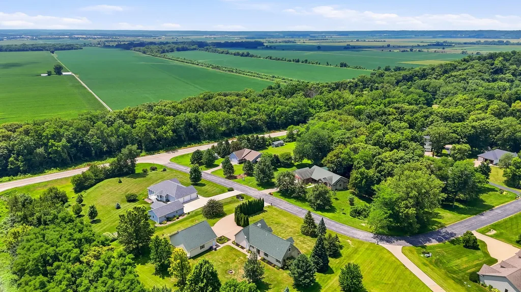 2237 Hickory Hills Road Muscatine IA 52761
