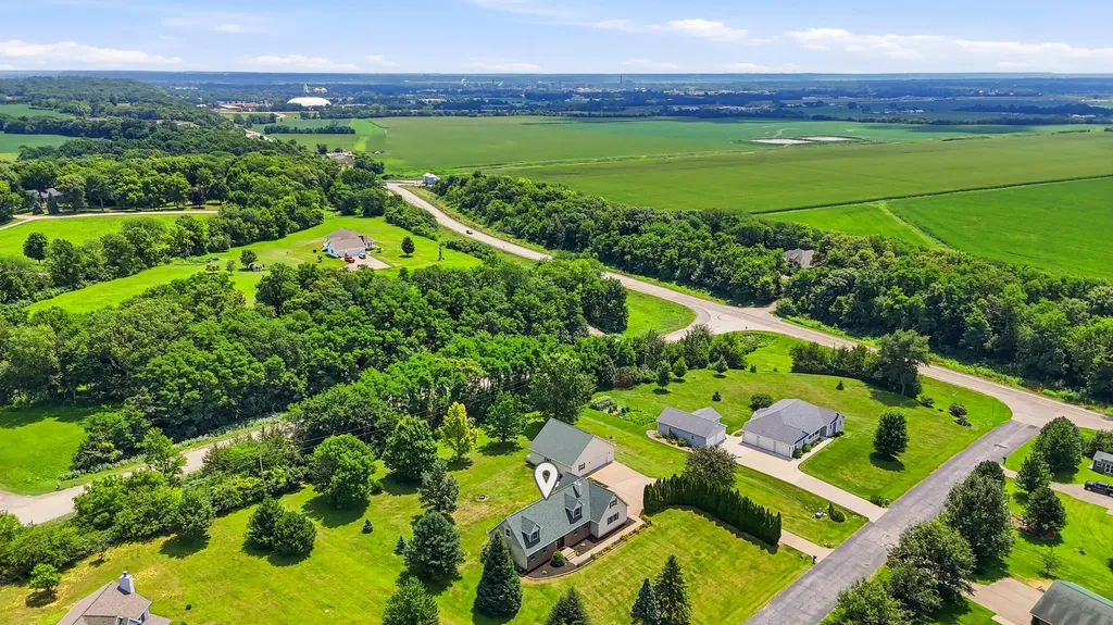 2237 Hickory Hills Road Muscatine IA 52761