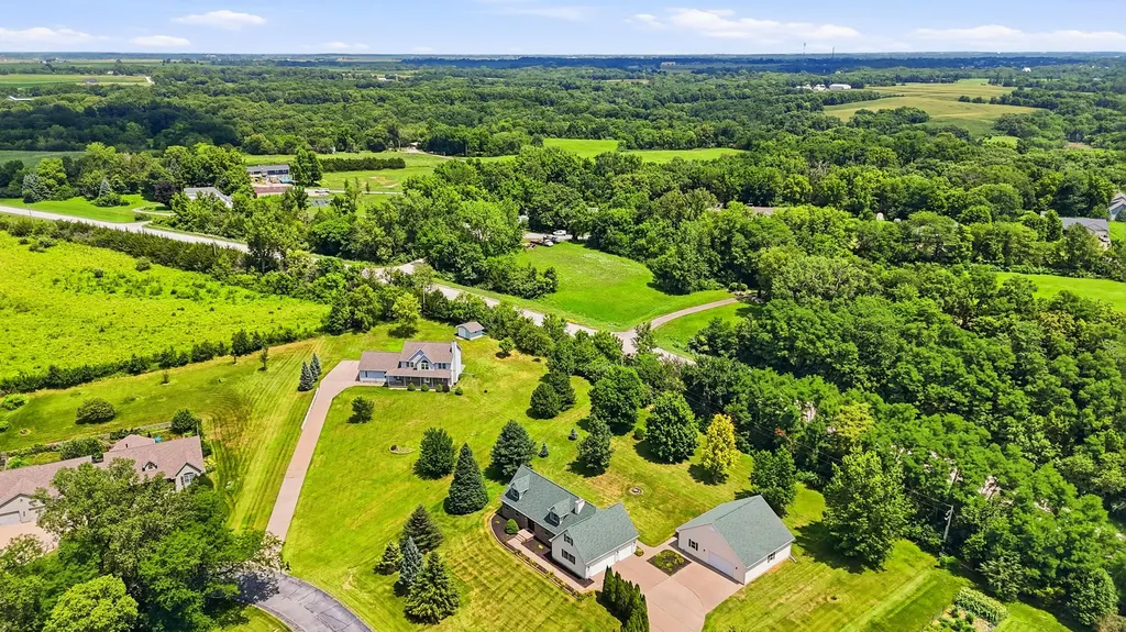 2237 Hickory Hills Road Muscatine IA 52761
