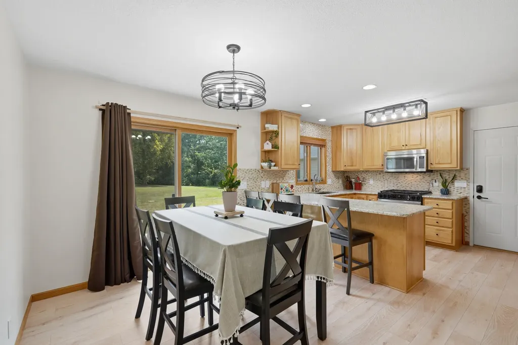 2237 Hickory Hills Road Muscatine IA 52761