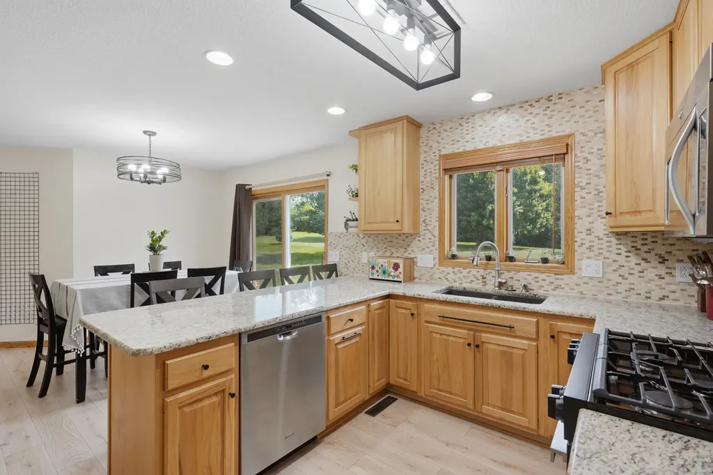 2237 Hickory Hills Road Muscatine IA 52761
