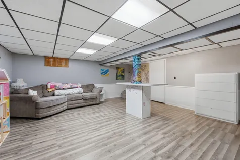 121 Nyenhuis Street Muscatine IA 52761
