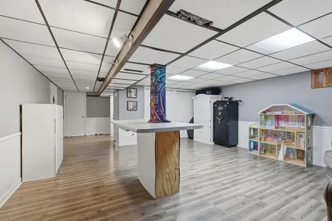 121 Nyenhuis Street Muscatine IA 52761