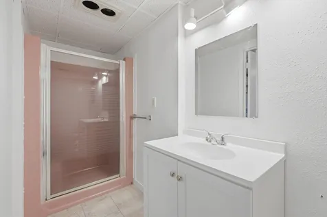 121 Nyenhuis Street Muscatine IA 52761