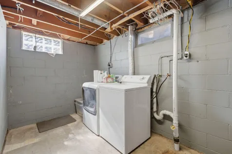 121 Nyenhuis Street Muscatine IA 52761