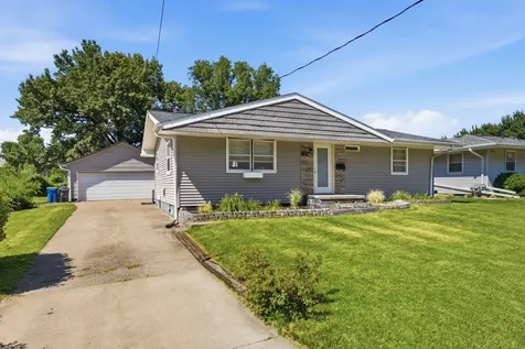 121 Nyenhuis Street Muscatine IA 52761