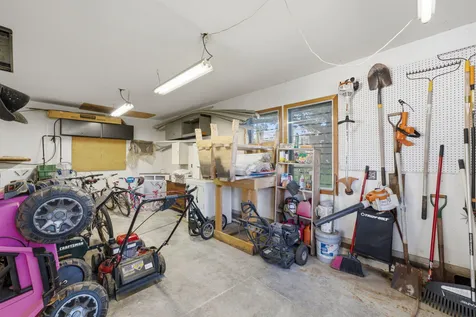 121 Nyenhuis Street Muscatine IA 52761