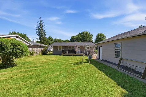 121 Nyenhuis Street Muscatine IA 52761