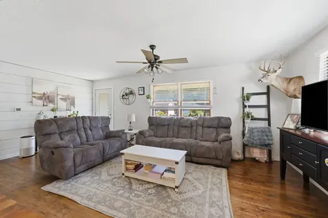 121 Nyenhuis Street Muscatine IA 52761