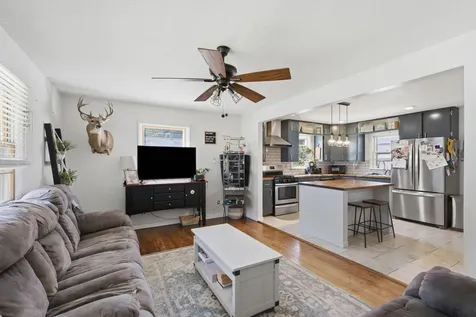 121 Nyenhuis Street Muscatine IA 52761