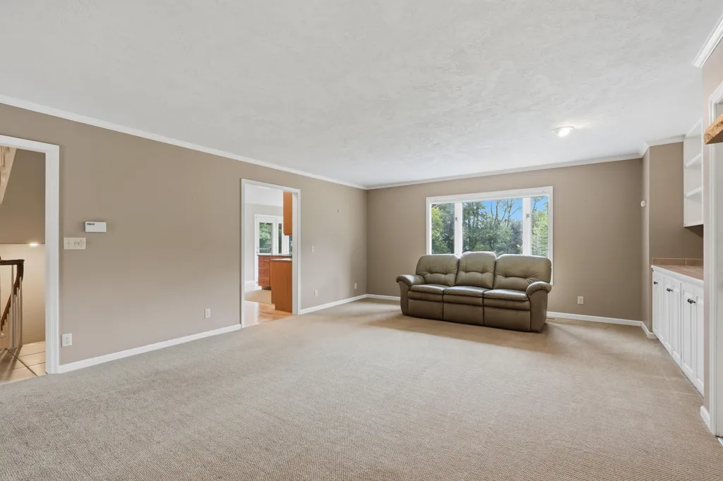 104 Deer Path Muscatine IA 52761