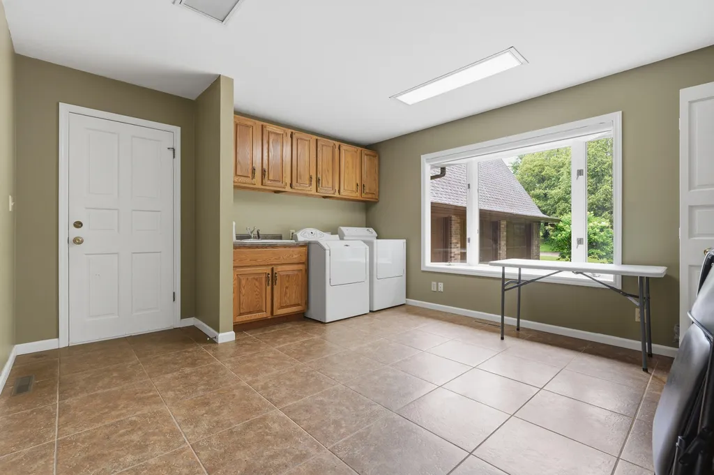 104 Deer Path Muscatine IA 52761