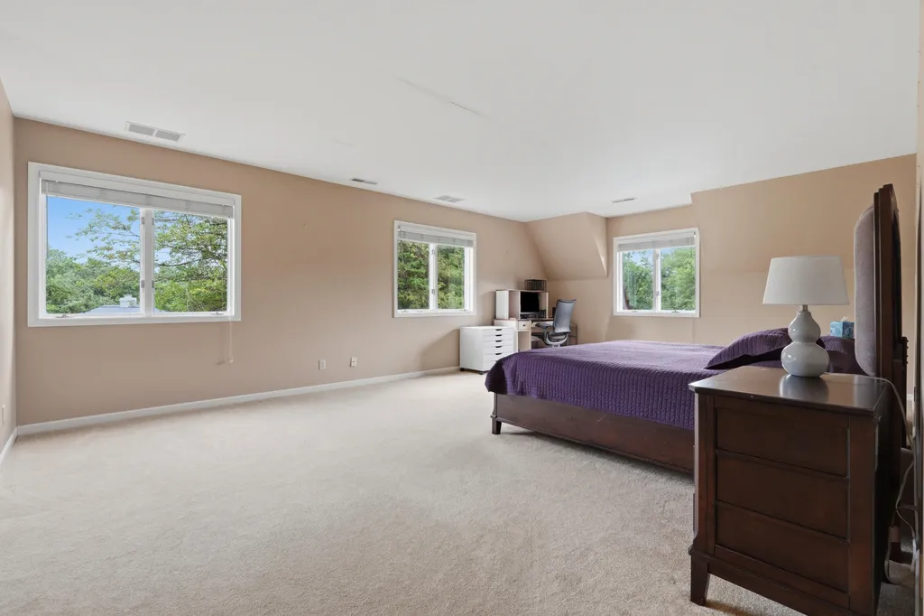 104 Deer Path Muscatine IA 52761