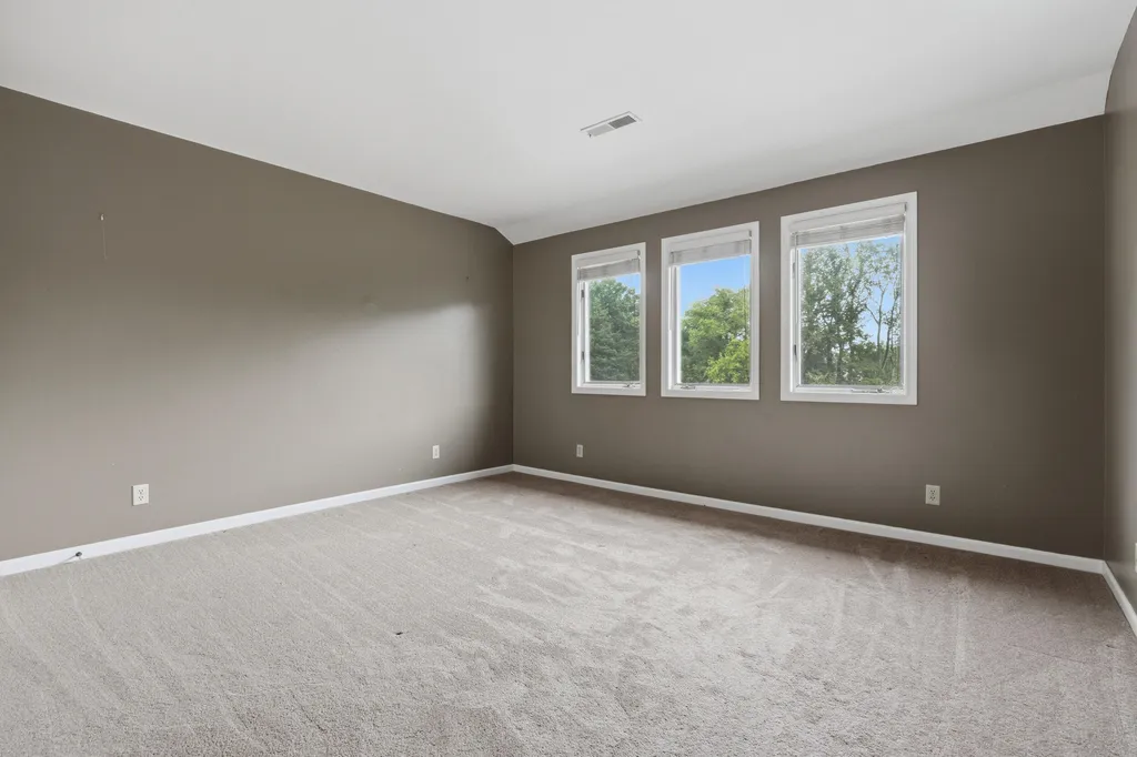 104 Deer Path Muscatine IA 52761