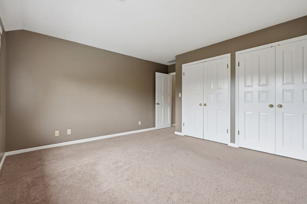 104 Deer Path Muscatine IA 52761