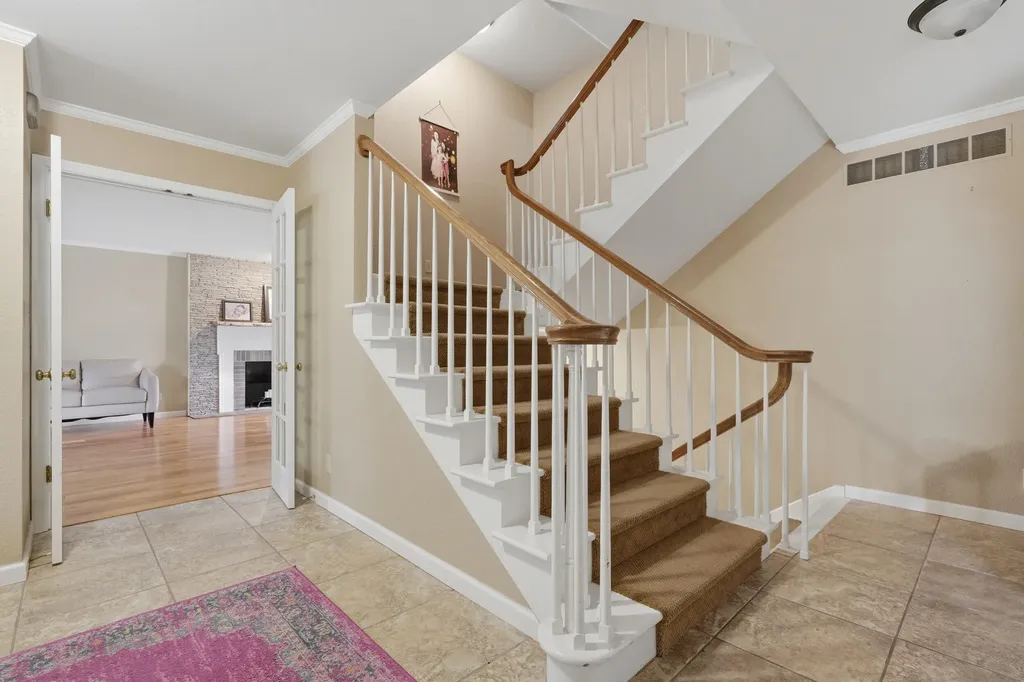 104 Deer Path Muscatine IA 52761