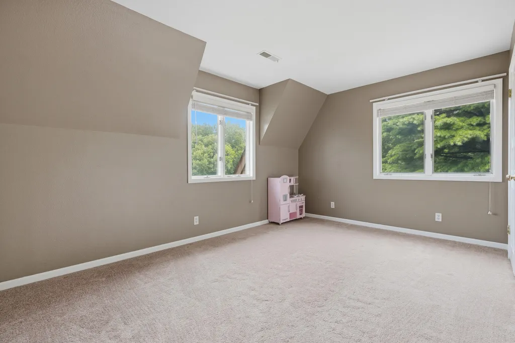 104 Deer Path Muscatine IA 52761