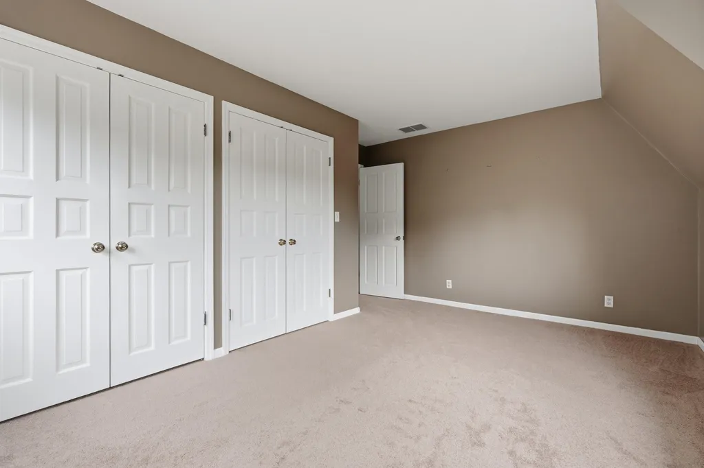 104 Deer Path Muscatine IA 52761