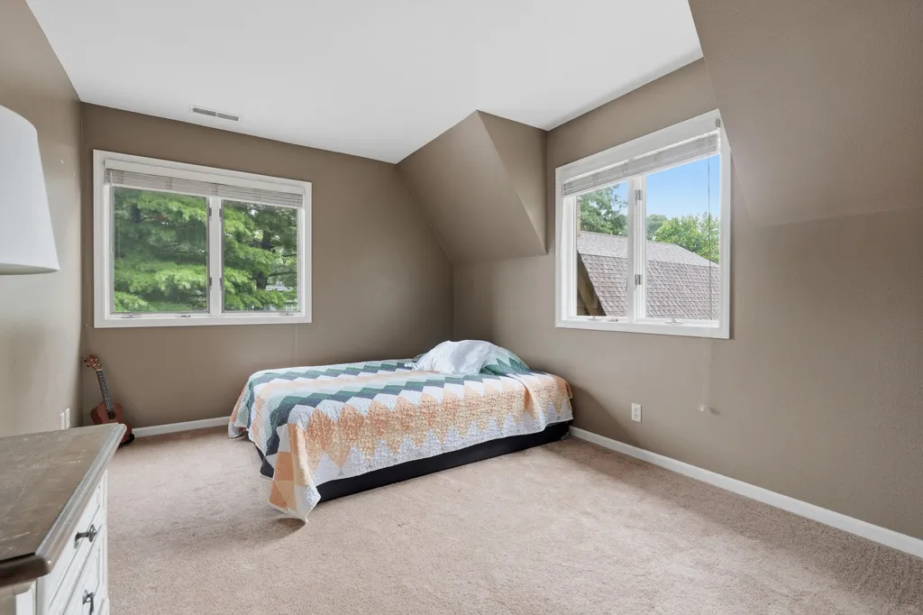 104 Deer Path Muscatine IA 52761