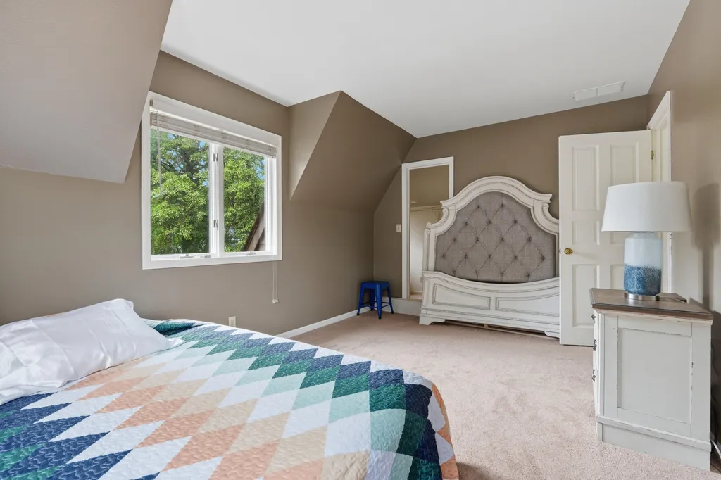 104 Deer Path Muscatine IA 52761