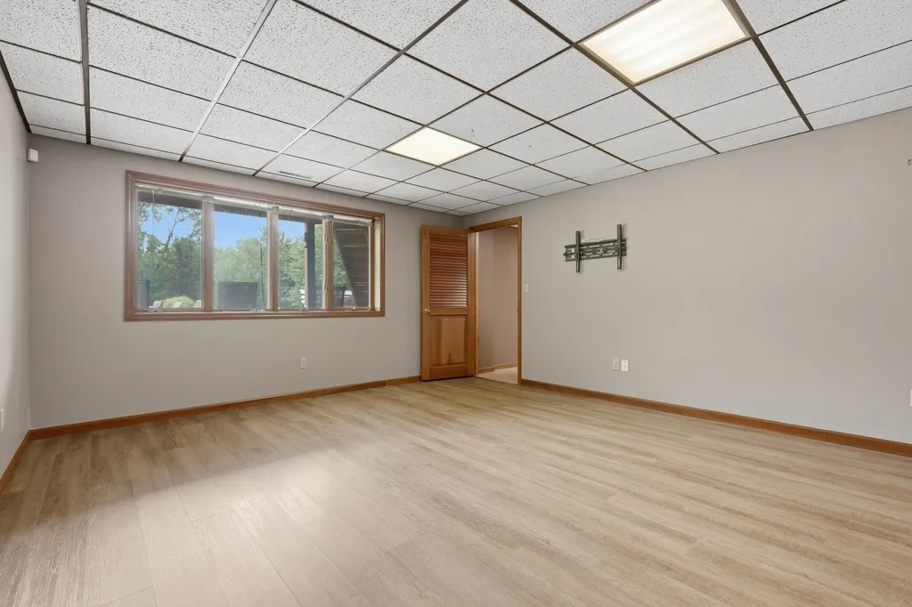 104 Deer Path Muscatine IA 52761