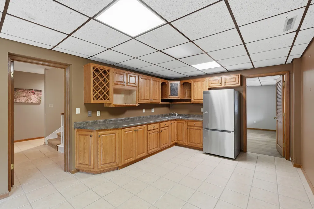 104 Deer Path Muscatine IA 52761
