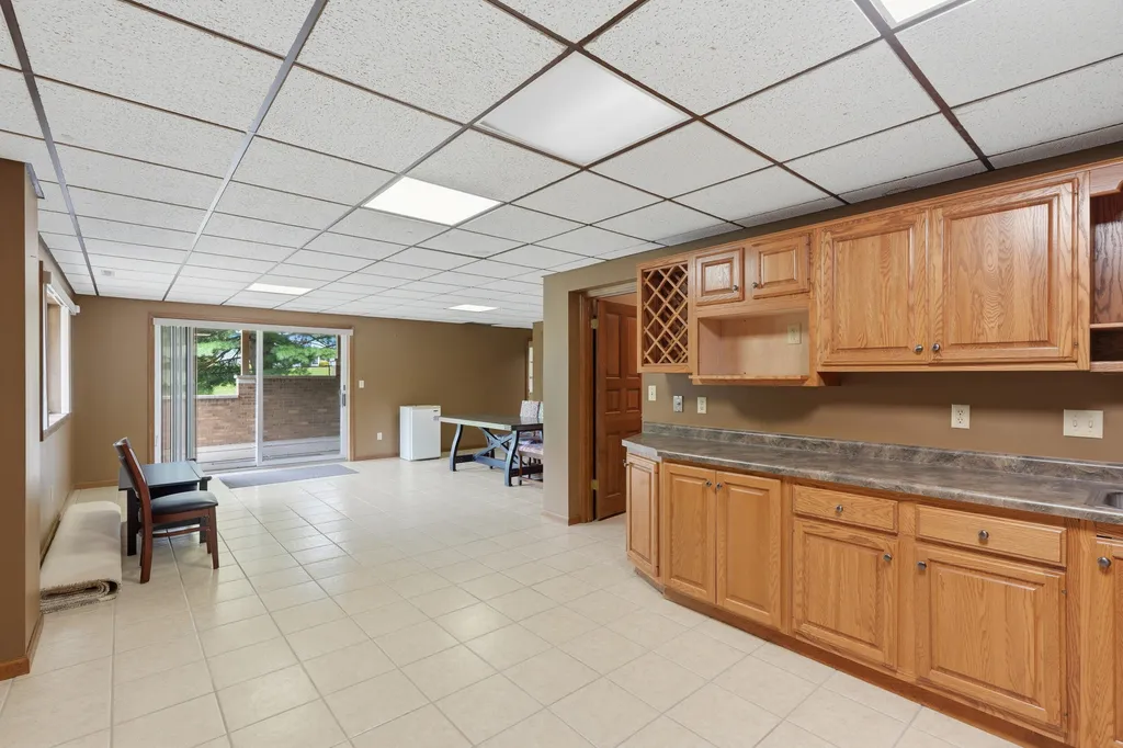 104 Deer Path Muscatine IA 52761