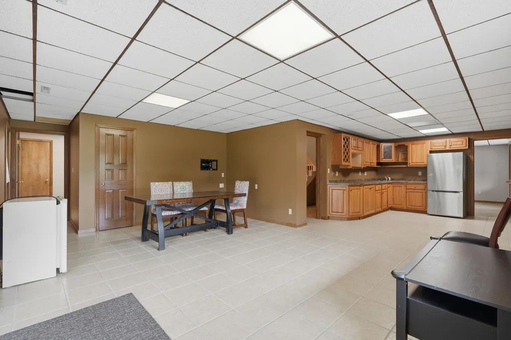 104 Deer Path Muscatine IA 52761