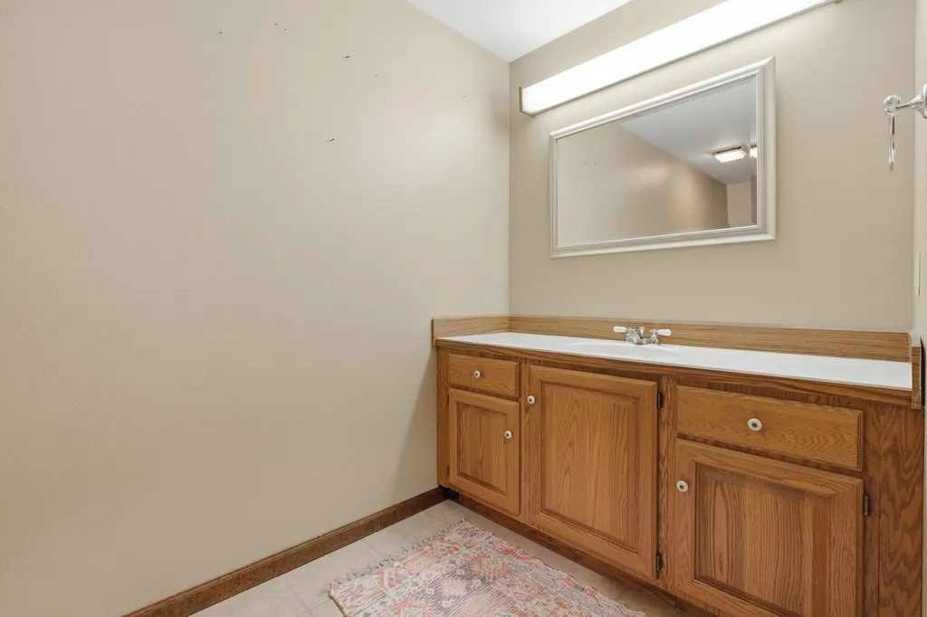 104 Deer Path Muscatine IA 52761