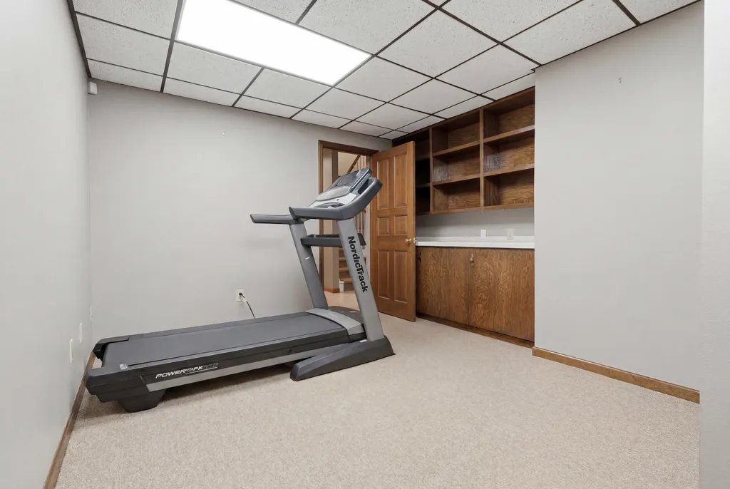 104 Deer Path Muscatine IA 52761