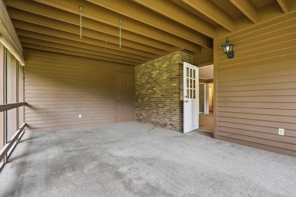 104 Deer Path Muscatine IA 52761