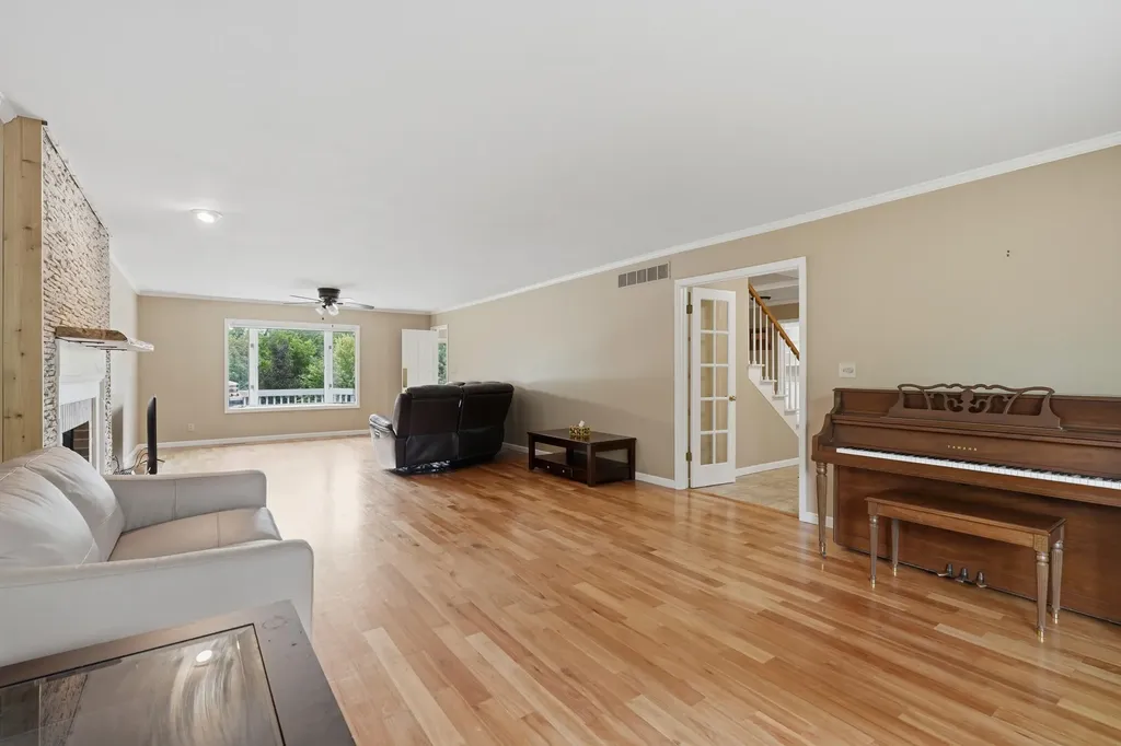 104 Deer Path Muscatine IA 52761