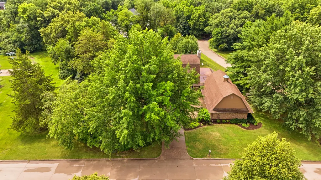 104 Deer Path Muscatine IA 52761