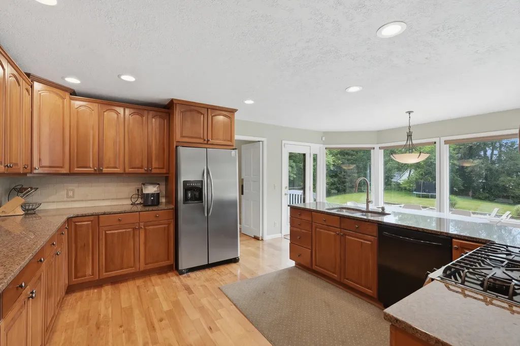 104 Deer Path Muscatine IA 52761