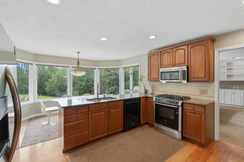 104 Deer Path Muscatine IA 52761