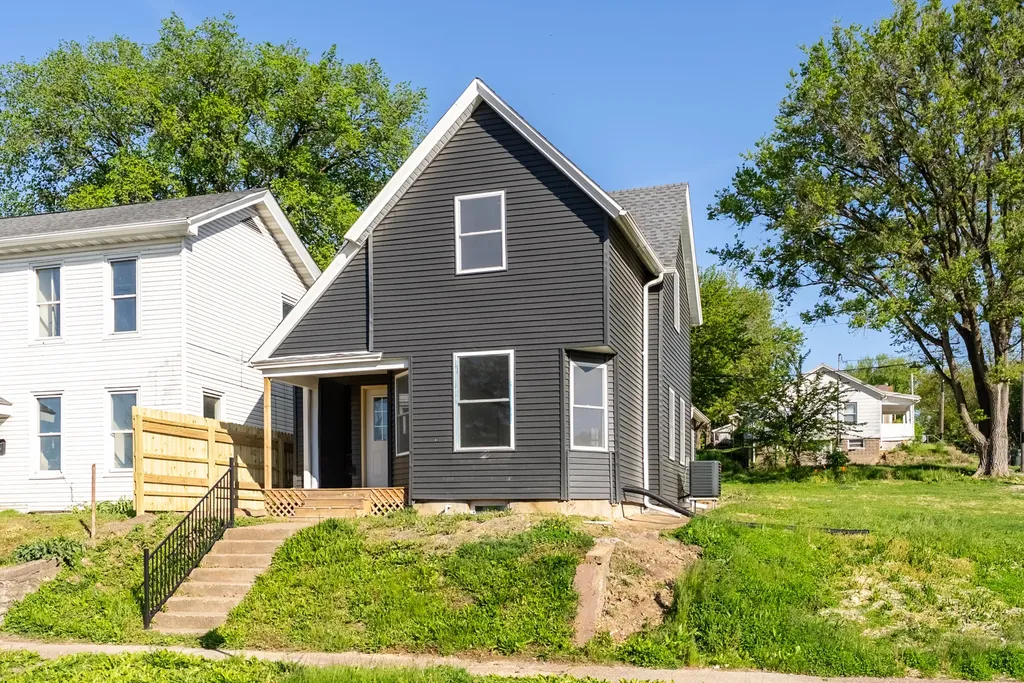 517 6th Street Muscatine IA 52761